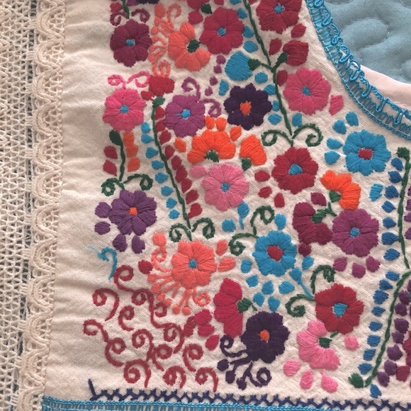 NEW Hand 🖐 Embroidered short sleeve blouses . - Picture 2 of 4